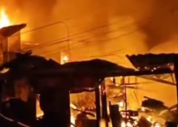 Pasar Segiri Samarinda Dilahap Api, 44 Kios Hangus!
