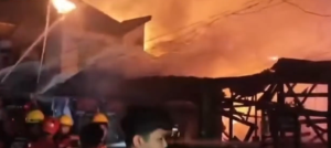 Pasar Segiri Samarinda Dilahap Api, 44 Kios Hangus!