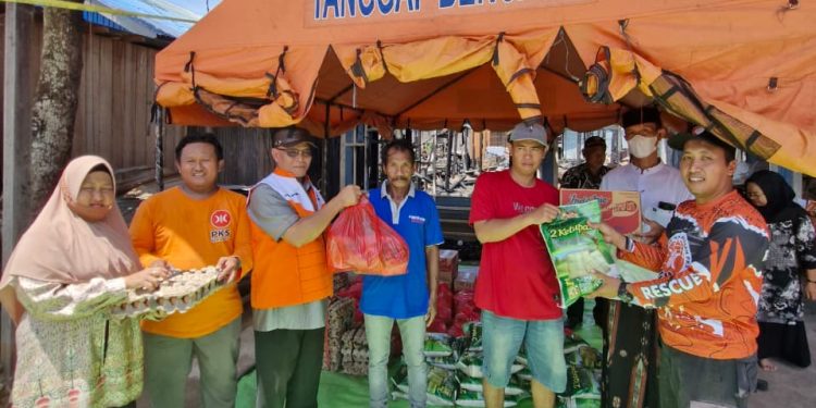 Tanggap Bencana: DPD PKS Kutim Distribusikan Bantuan untuk Korban Kebakaran di Bengalon