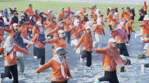 Akbar Tanjung Berkomitmen Kawal Kesejahteraan Guru di Kutai Timur