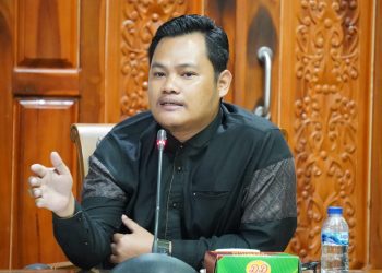 Akbar Tanjung Berkomitmen Kawal Kesejahteraan Guru di Kutai Timur
