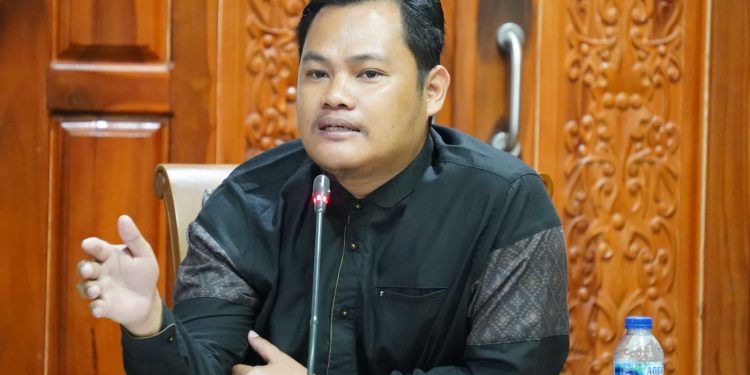 Akbar Tanjung Berkomitmen Kawal Kesejahteraan Guru di Kutai Timur